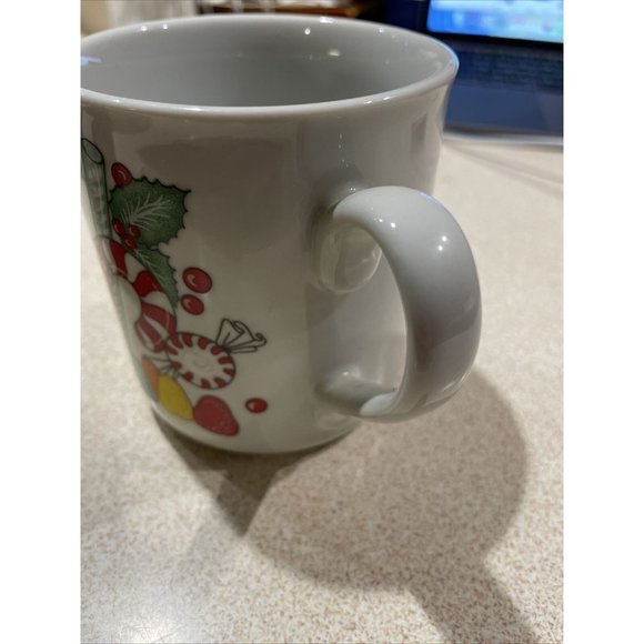 ❤️5/$25 Vintage Schmidt Porcelain Christmas Candy White Mug - Picture 3 of 6